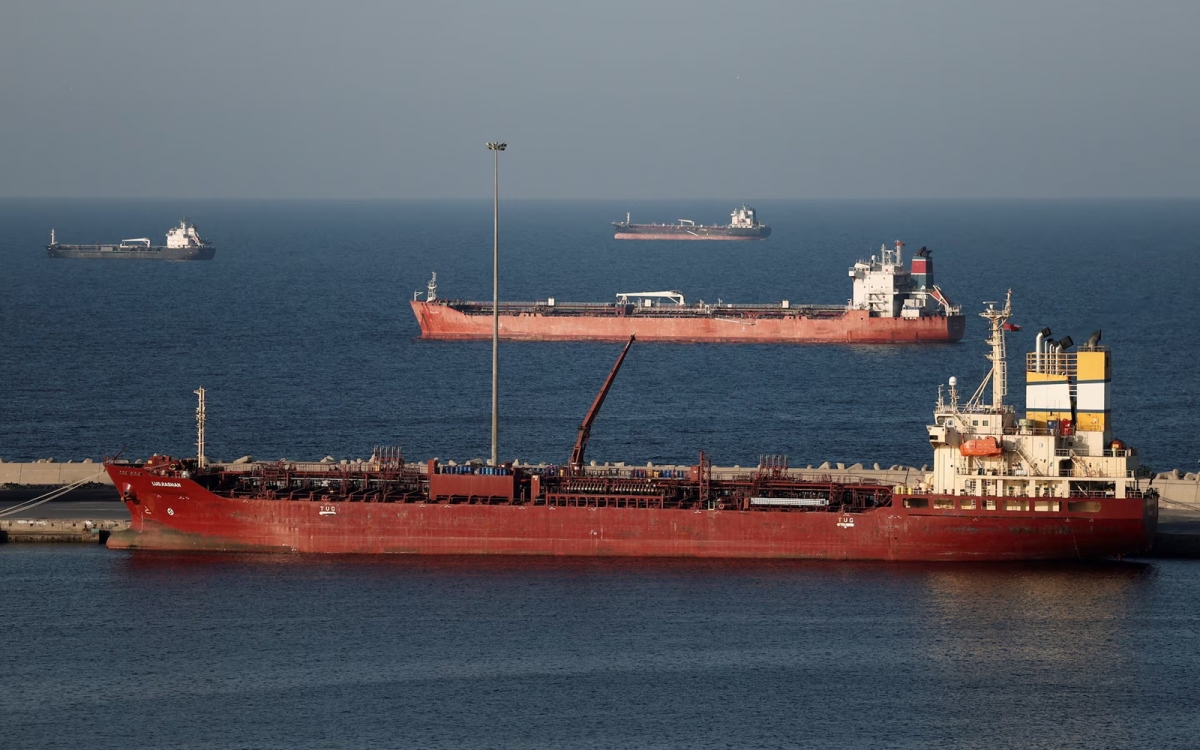 Nóng thế giới ngày 16/3: Trung Quốc và Anh trước đề xuất gửi tàu chiến tới Hormuz